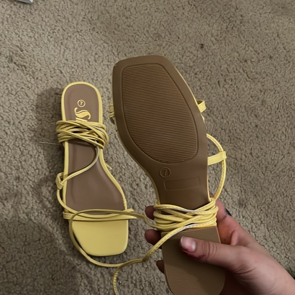 Yellow calf string tie heal size 7 - Picture 2 of 3